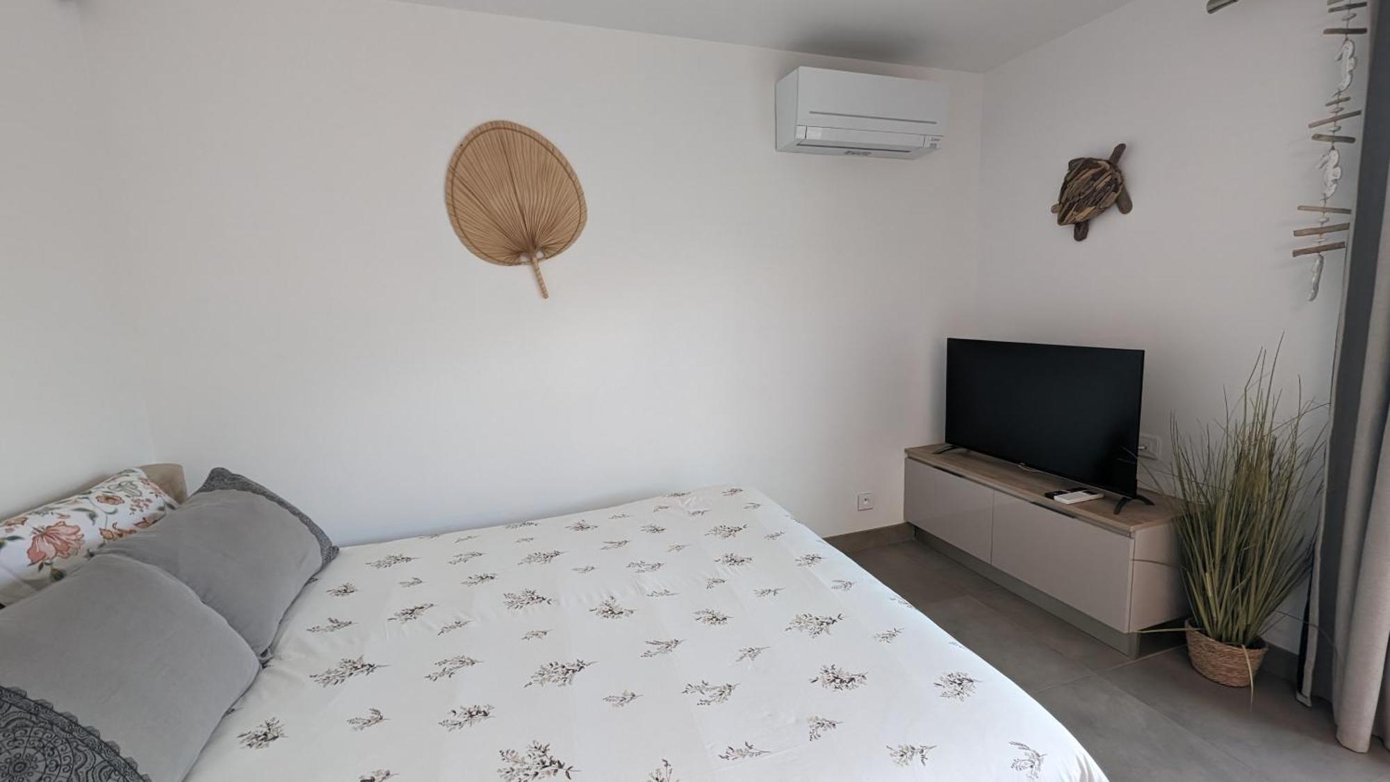 Appartement Luxe Avec Piscine Chauffee & Jacuzzi Prive - Cote D'Azur Roquefort Les Pins Ngoại thất bức ảnh