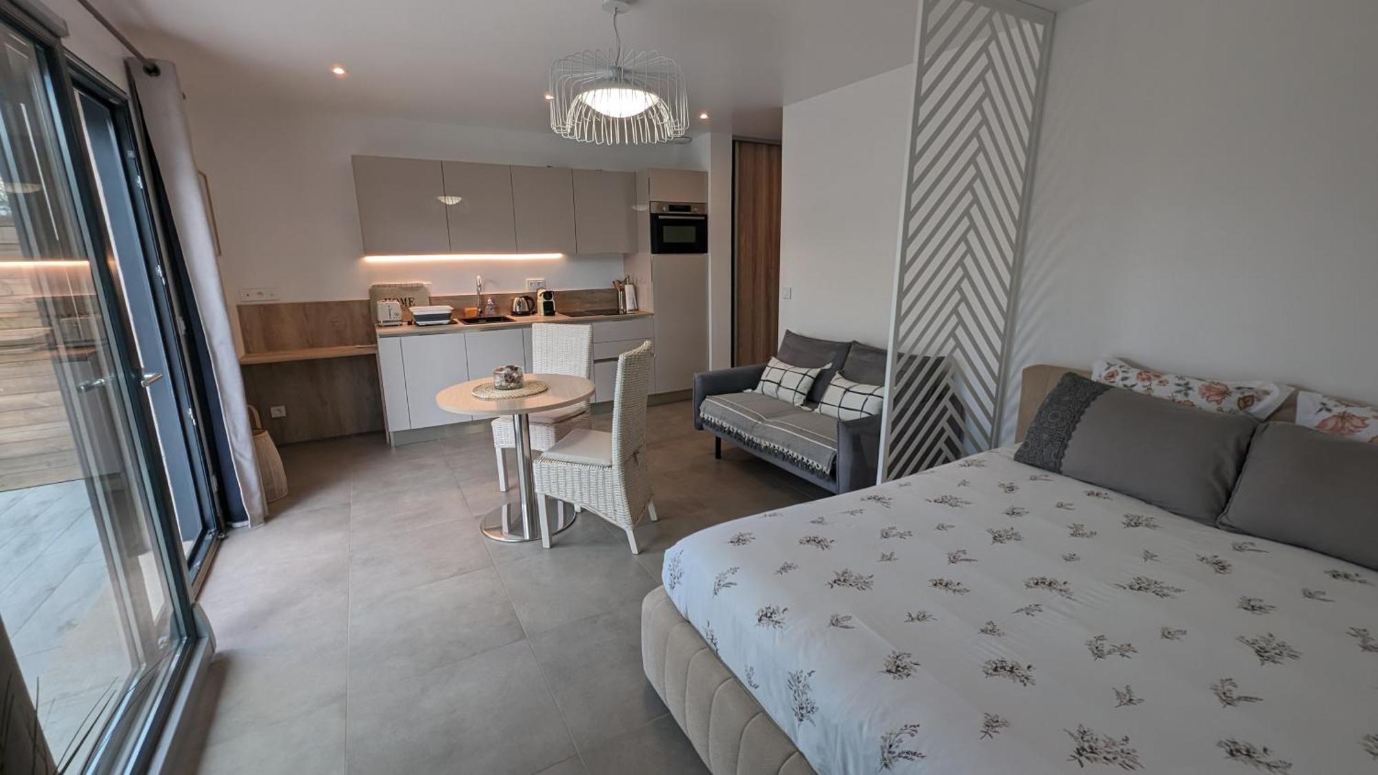 Appartement Luxe Avec Piscine Chauffee & Jacuzzi Prive - Cote D'Azur Roquefort Les Pins Ngoại thất bức ảnh