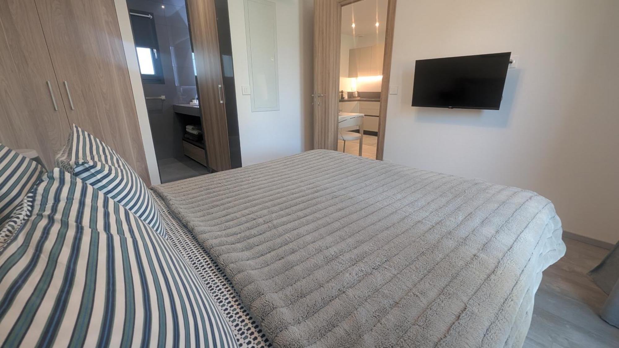 Appartement Luxe Avec Piscine Chauffee & Jacuzzi Prive - Cote D'Azur Roquefort Les Pins Ngoại thất bức ảnh
