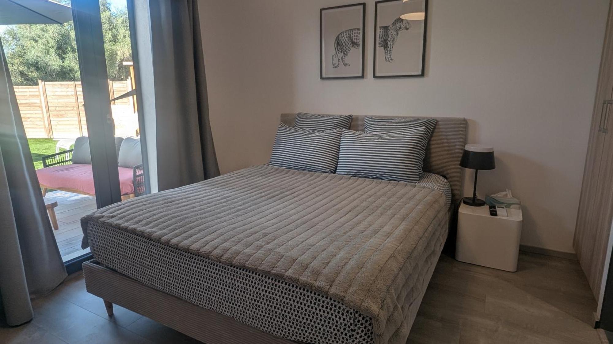 Appartement Luxe Avec Piscine Chauffee & Jacuzzi Prive - Cote D'Azur Roquefort Les Pins Ngoại thất bức ảnh