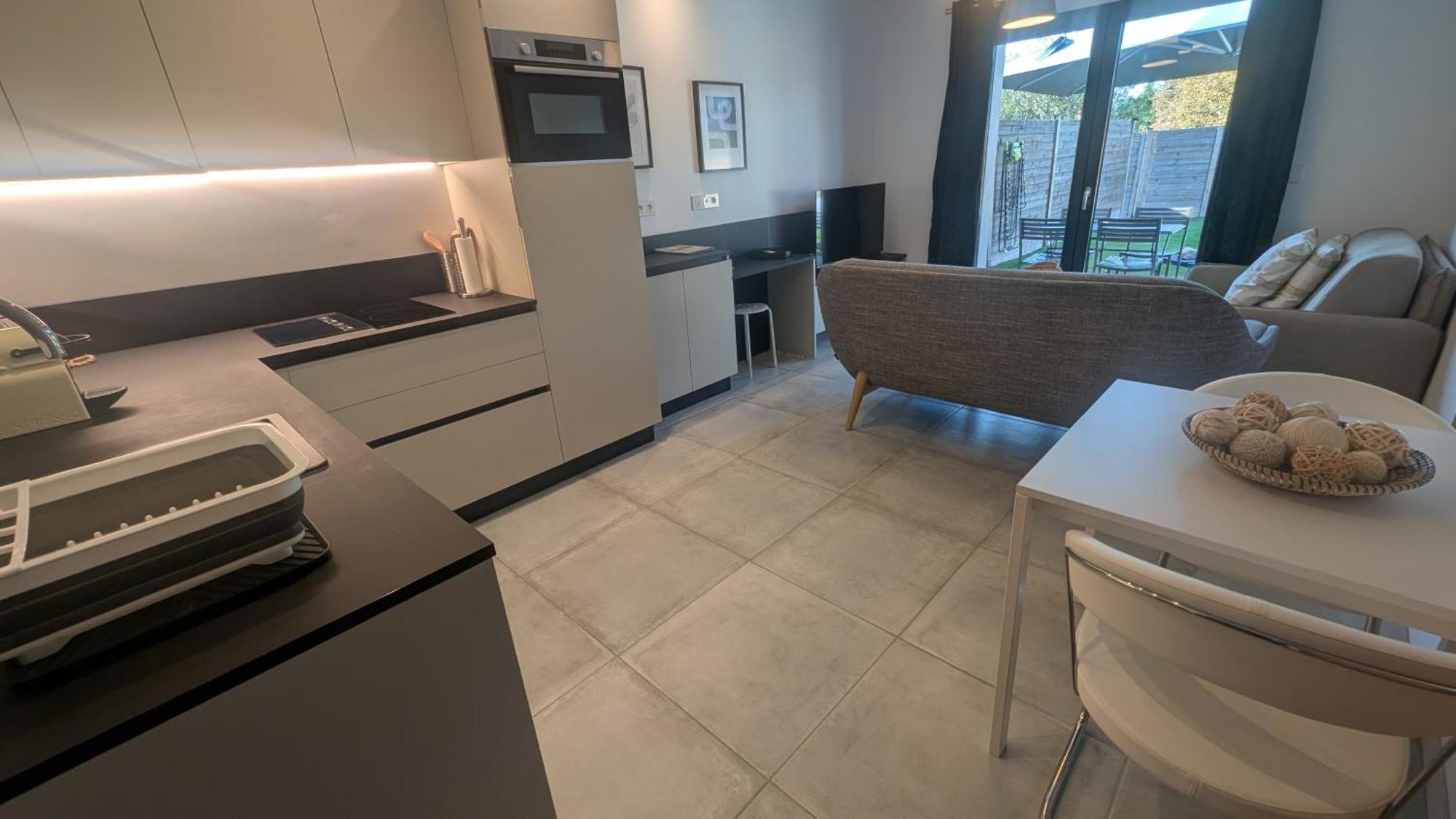 Appartement Luxe Avec Piscine Chauffee & Jacuzzi Prive - Cote D'Azur Roquefort Les Pins Ngoại thất bức ảnh