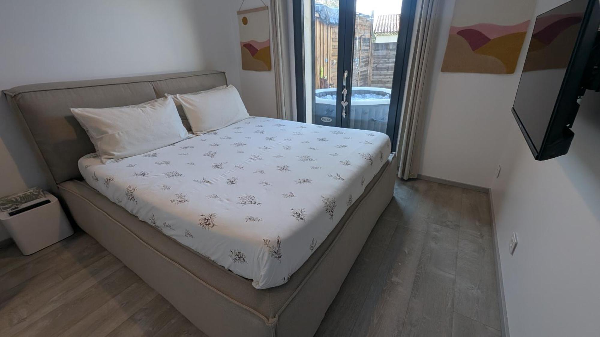 Appartement Luxe Avec Piscine Chauffee & Jacuzzi Prive - Cote D'Azur Roquefort Les Pins Ngoại thất bức ảnh